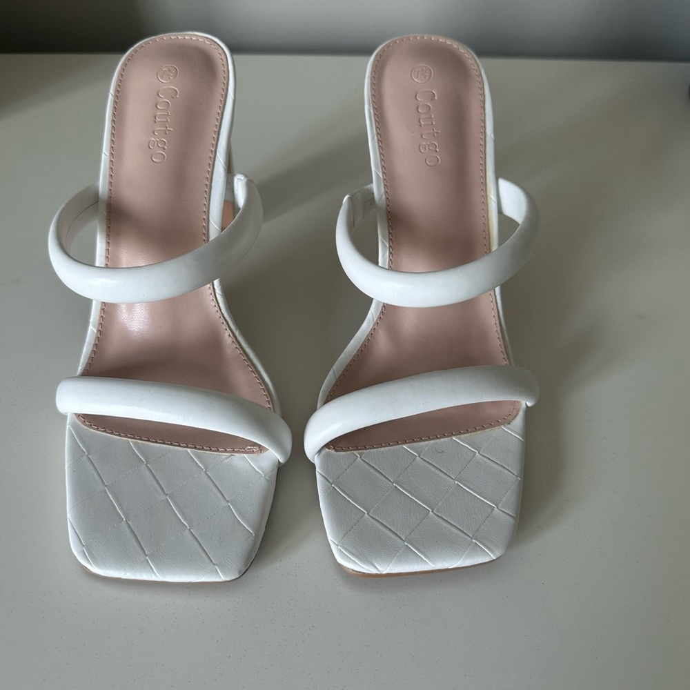SMALL WHITE HEELS
